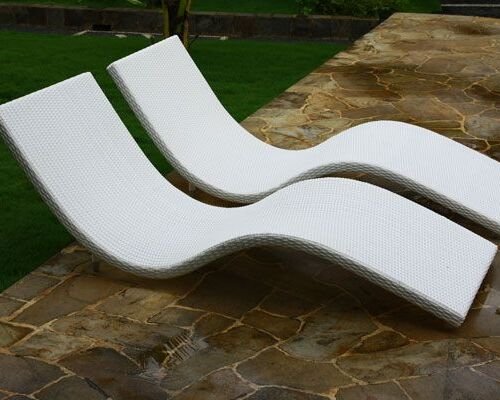 Curved Wicker Lounger